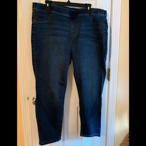 Avenue Denim Jeggings. Size 18P